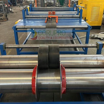 Belt cutting machine